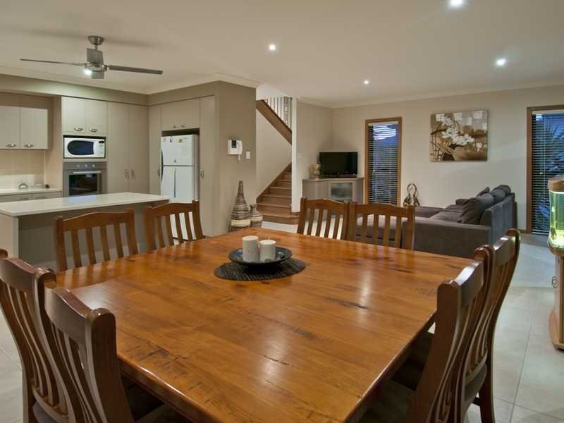 31 Lake Breeze Drive, Windaroo QLD 4207