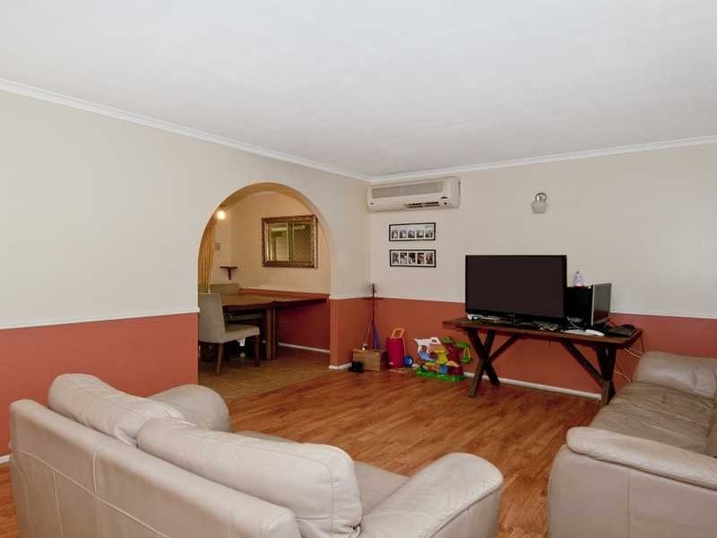 18 Eskdale Street, Holmview QLD 4207
