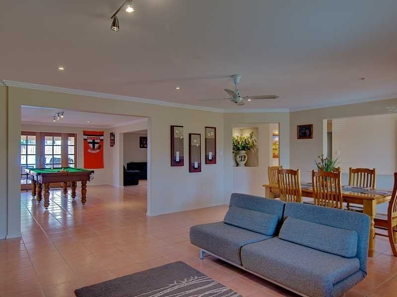22 The Avenue, Windaroo QLD 4207