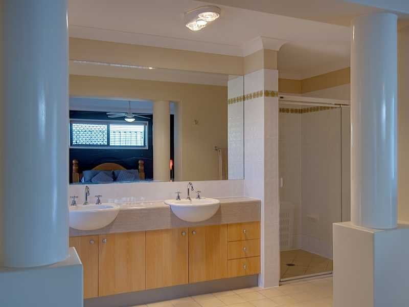 22 The Avenue, Windaroo QLD 4207