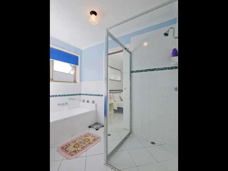 3 Leigh Place, Edens Landing QLD 4207