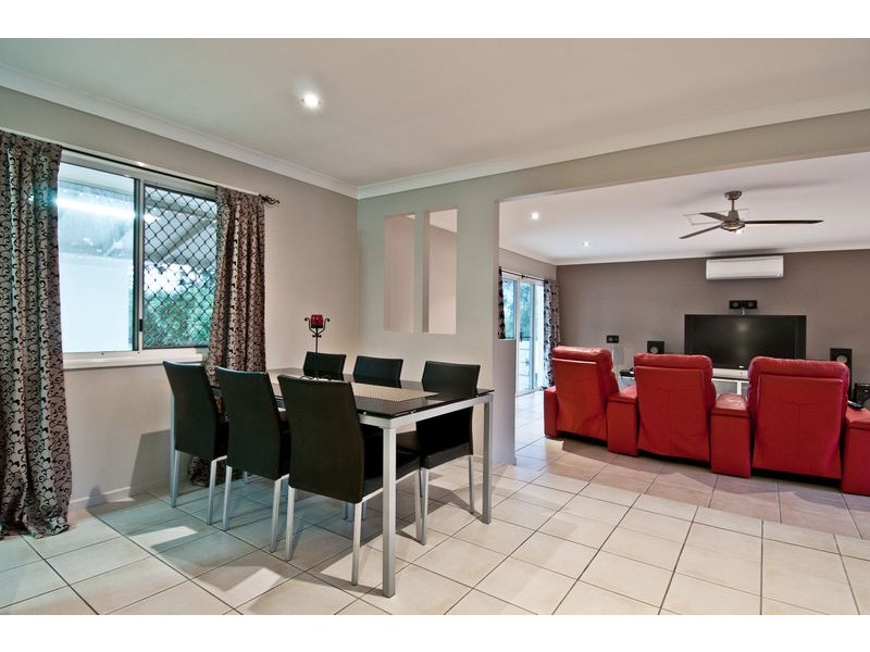 13 Hillside Cresent, Edens Landing QLD 4207