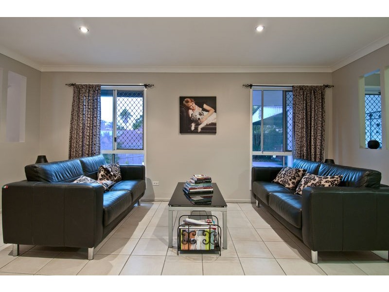 13 Hillside Cresent, Edens Landing QLD 4207