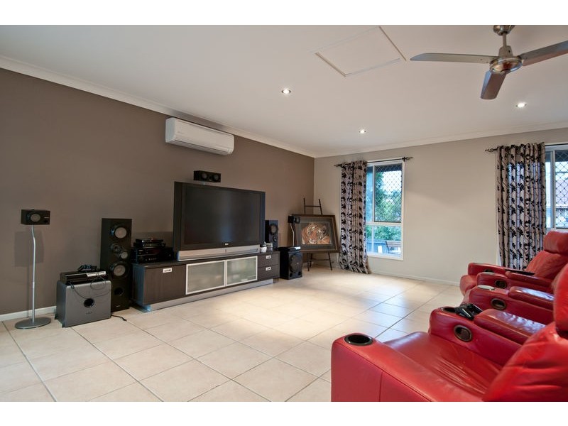 13 Hillside Cresent, Edens Landing QLD 4207