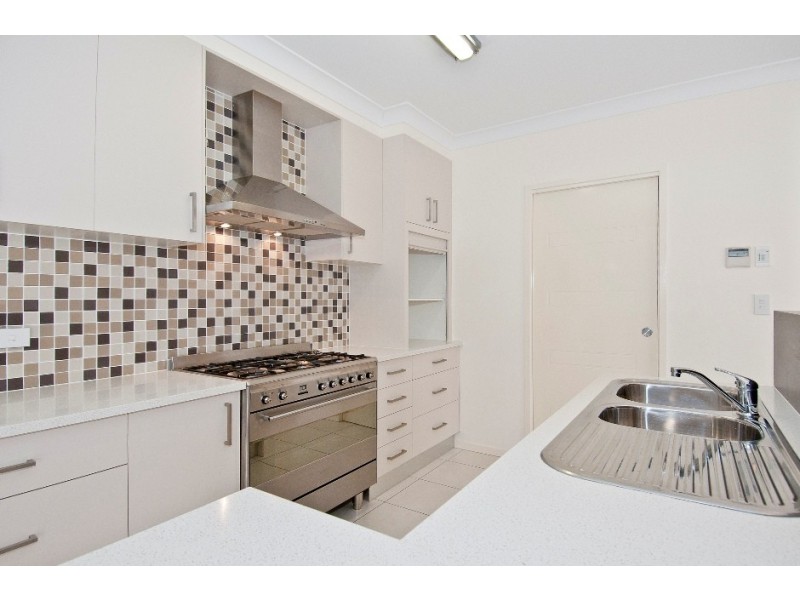 26 Long island Drive, Windaroo QLD 4207