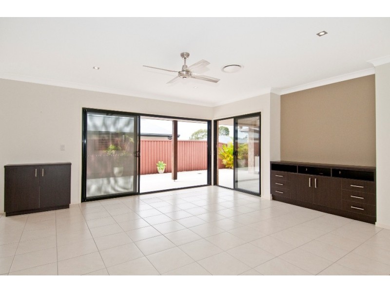 26 Long island Drive, Windaroo QLD 4207
