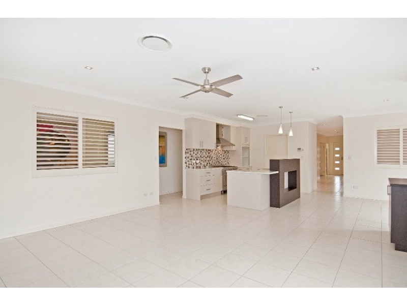 26 Long island Drive, Windaroo QLD 4207