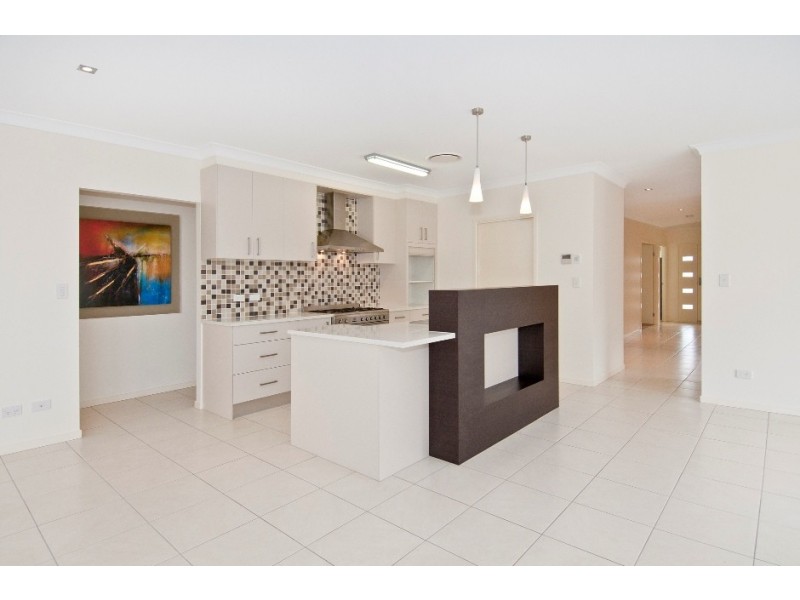 26 Long island Drive, Windaroo QLD 4207