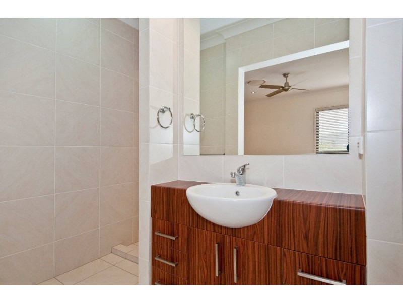 26 Long island Drive, Windaroo QLD 4207
