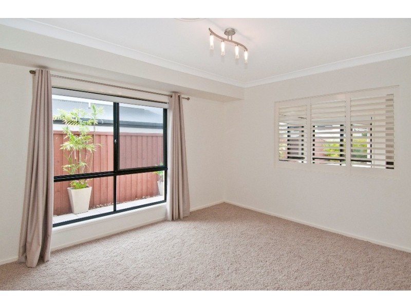 26 Long island Drive, Windaroo QLD 4207