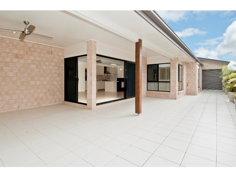 26 Long island Drive, Windaroo QLD 4207