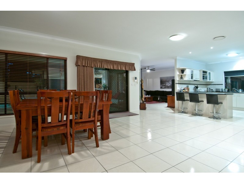 4 River Breeze Crt, Windaroo QLD 4207