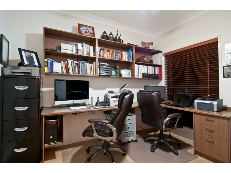 4 River Breeze Crt, Windaroo QLD 4207