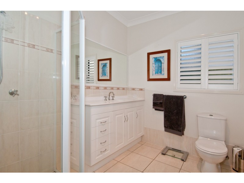 4 River Breeze Crt, Windaroo QLD 4207