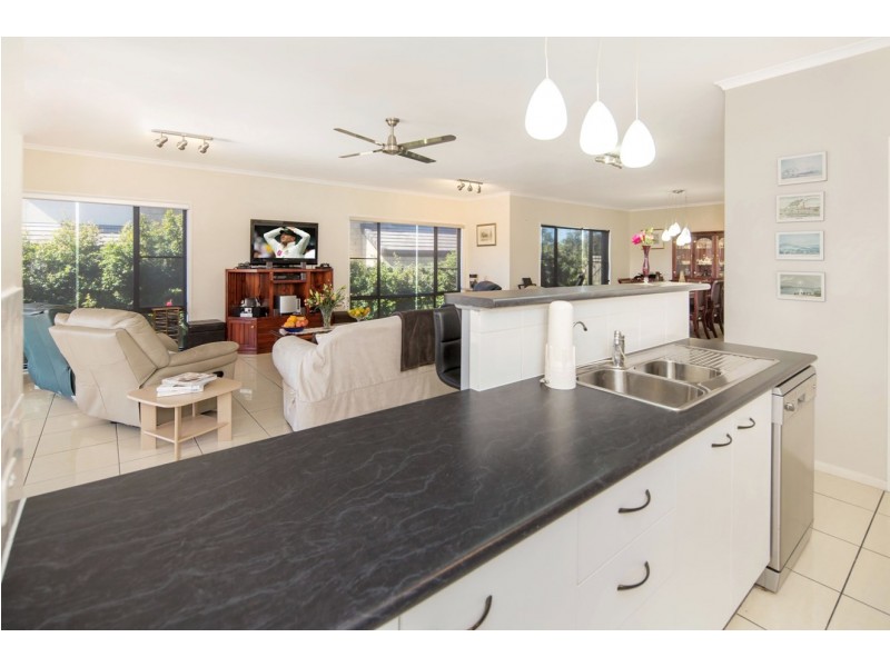 43 Long Island Dr, Windaroo QLD 4207