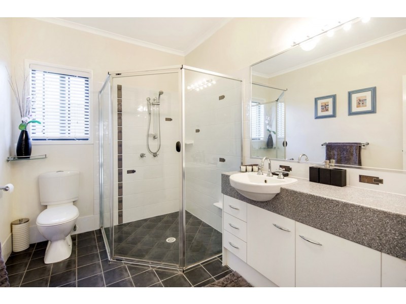 43 Long Island Dr, Windaroo QLD 4207