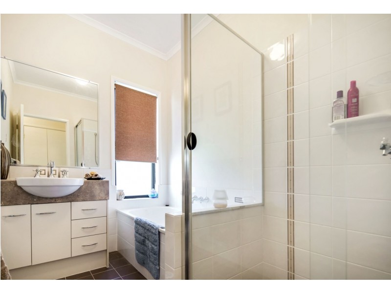 43 Long Island Dr, Windaroo QLD 4207