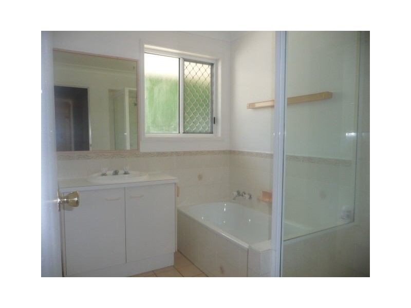 9 Melton Court, Edens Landing QLD 4207