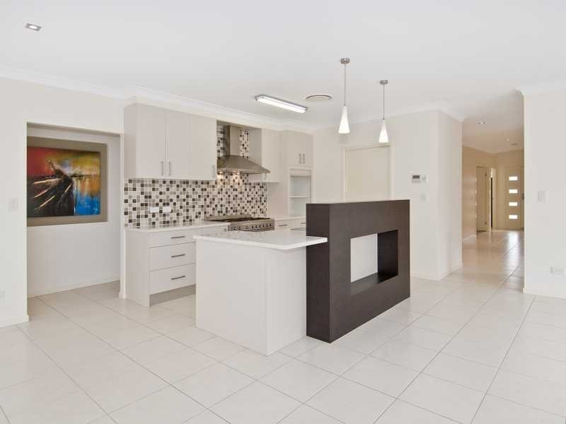26 Long Island Drive, Windaroo QLD 4207