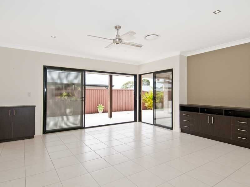 26 Long Island Drive, Windaroo QLD 4207