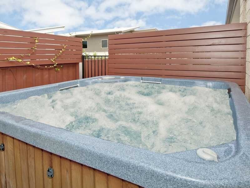 26 Long Island Drive, Windaroo QLD 4207