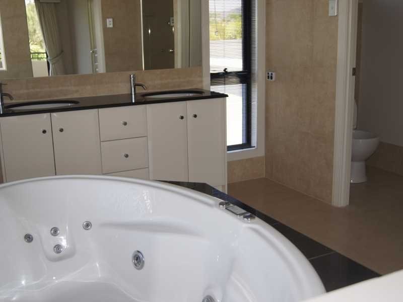 29 The Avenue, Windaroo QLD 4207