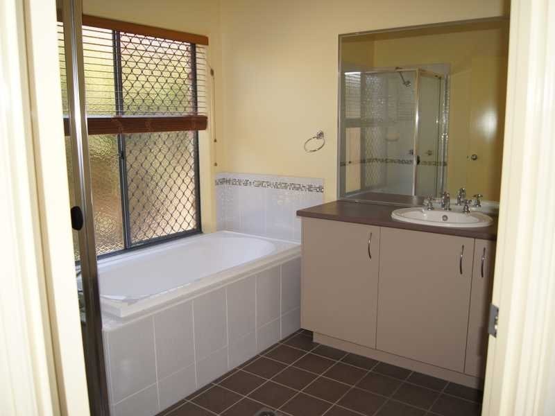 16 Easy Street, Loganholme QLD 4129