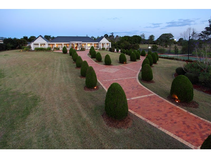 135 Bridgeman Road, Bridgeman Downs QLD 4035