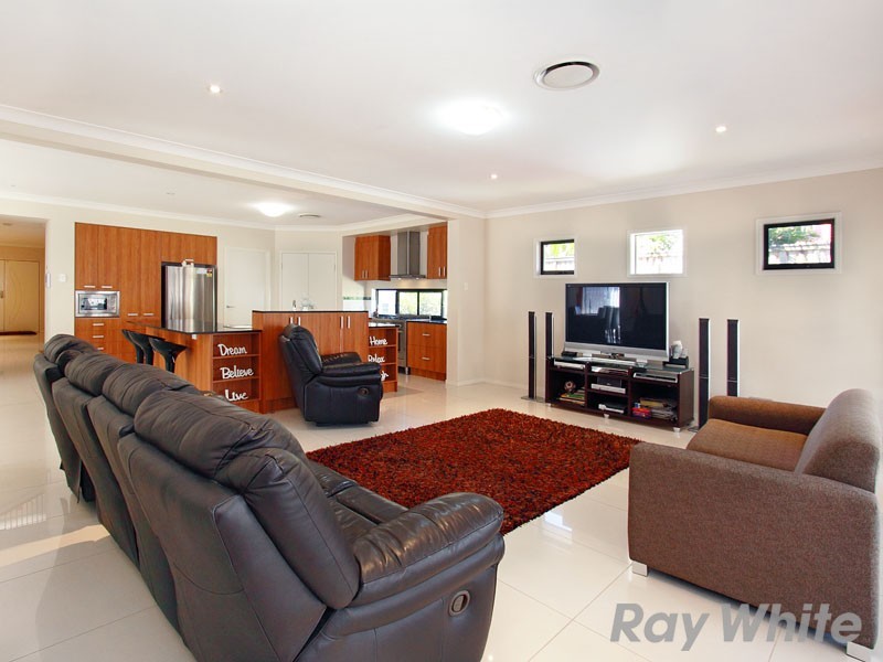 23 Apulia Place, Bridgeman Downs QLD 4035