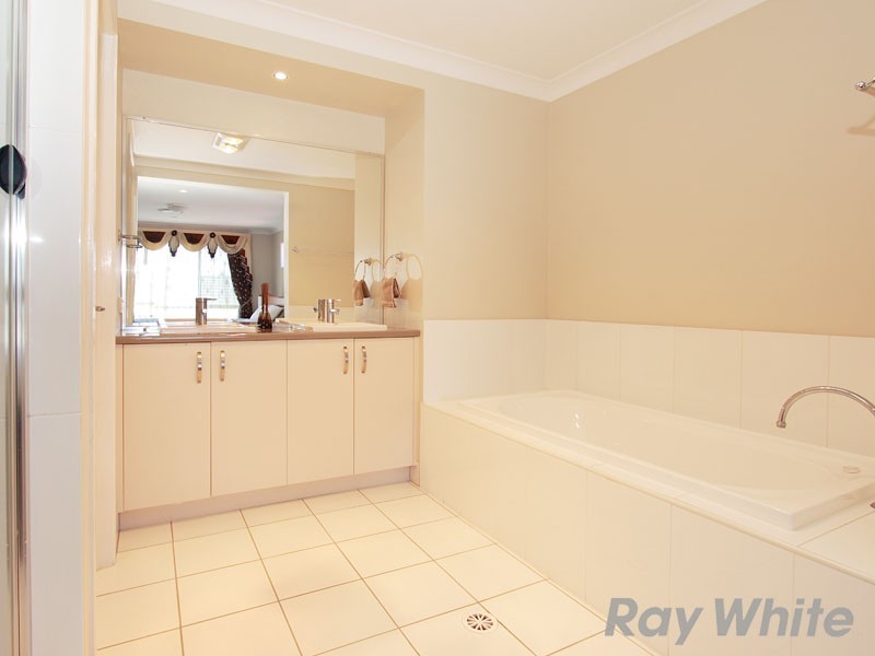 23 Apulia Place, Bridgeman Downs QLD 4035