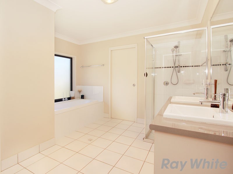 23 Apulia Place, Bridgeman Downs QLD 4035