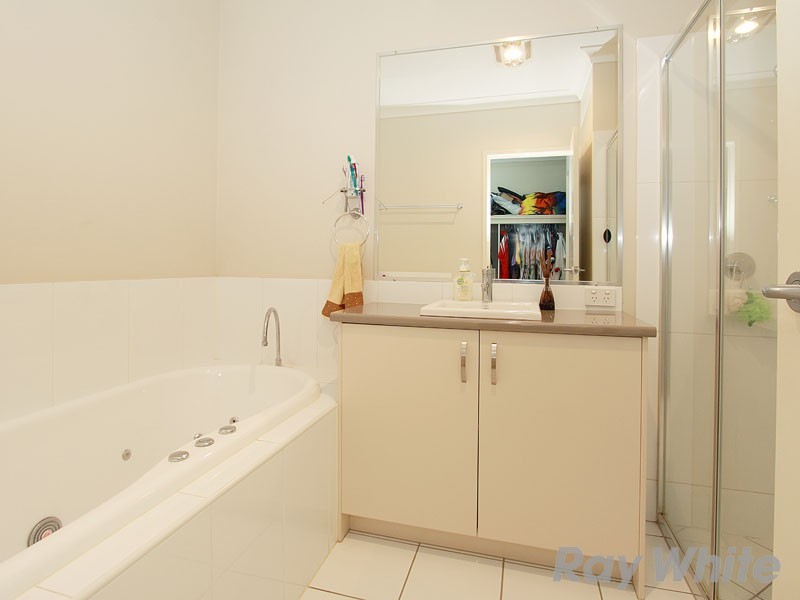 23 Apulia Place, Bridgeman Downs QLD 4035