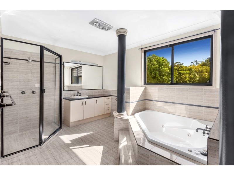 17 Waterford Place, Bridgeman Downs QLD 4035