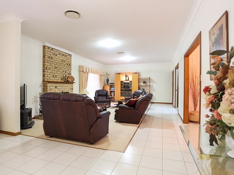 26 Hidden Valley Drive, Eatons Hill QLD 4037
