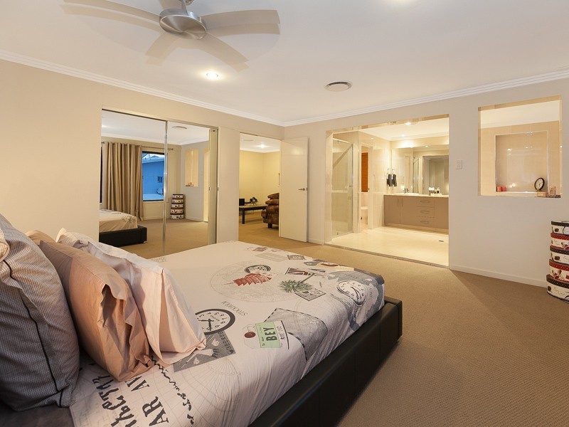 3 Leo Place, Bridgeman Downs QLD 4035