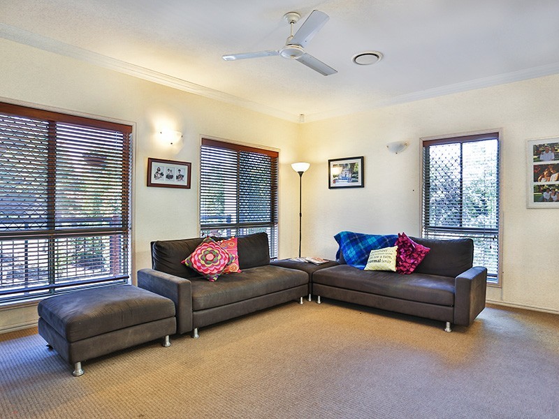 12 Fiddlewood Place, Bridgeman Downs QLD 4035