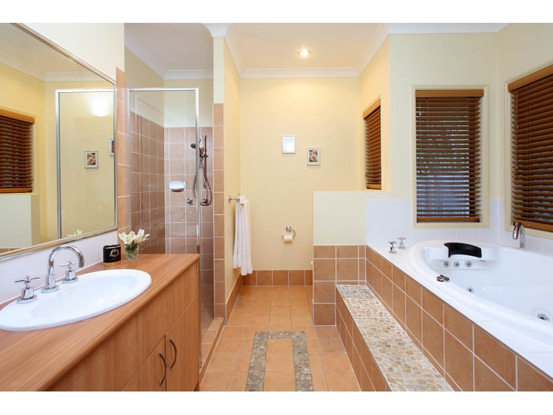 6 Travorten Drive, Bridgeman Downs QLD 4035