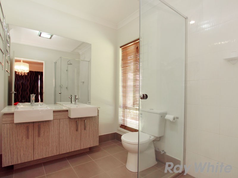 11 Booyong Place, Bridgeman Downs QLD 4035