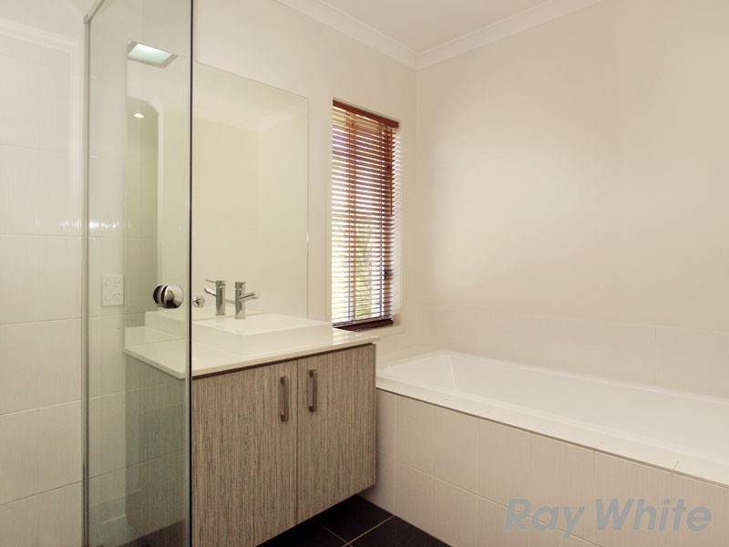 11 Booyong Place, Bridgeman Downs QLD 4035