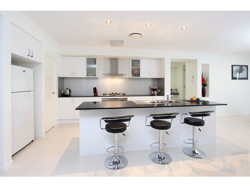 15 Seeana Crescent, Bridgeman Downs QLD 4035