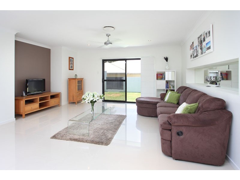 15 Seeana Crescent, Bridgeman Downs QLD 4035