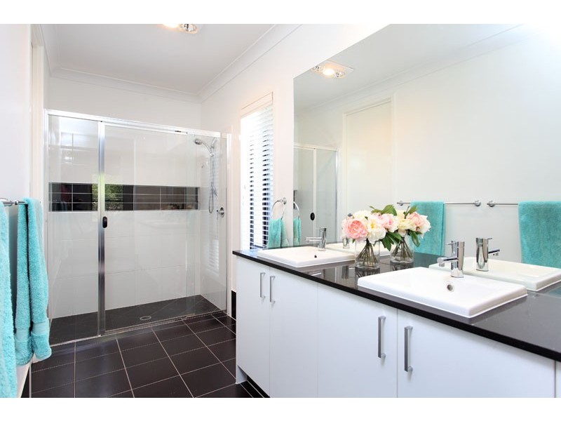 15 Seeana Crescent, Bridgeman Downs QLD 4035