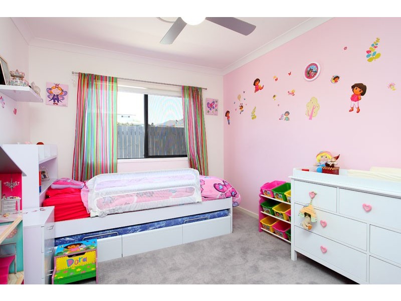 15 Seeana Crescent, Bridgeman Downs QLD 4035