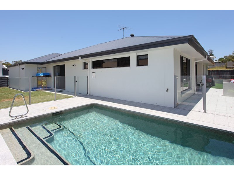 15 Seeana Crescent, Bridgeman Downs QLD 4035