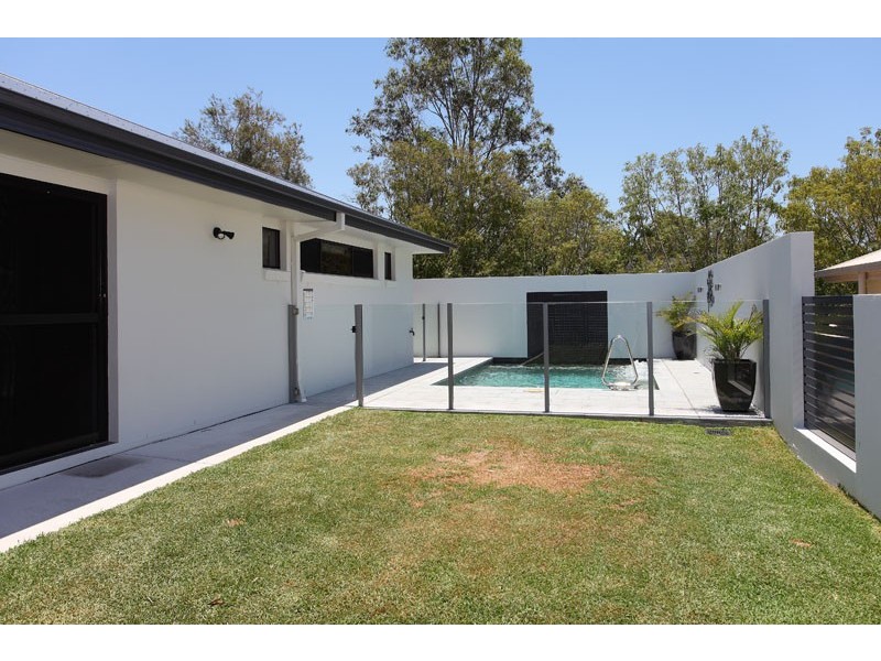 15 Seeana Crescent, Bridgeman Downs QLD 4035