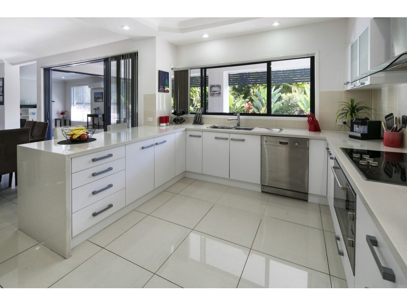 23 Cerbaia Close, Bridgeman Downs QLD 4035