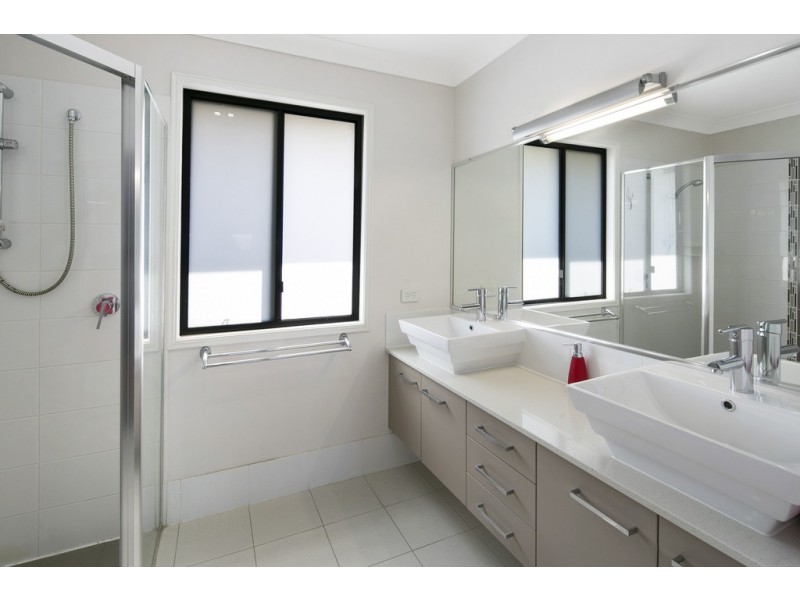 23 Cerbaia Close, Bridgeman Downs QLD 4035