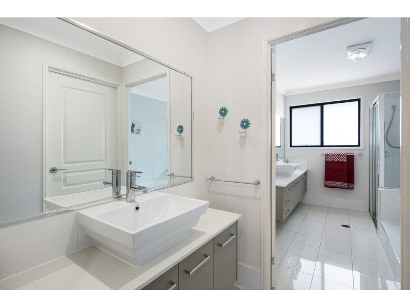 23 Cerbaia Close, Bridgeman Downs QLD 4035