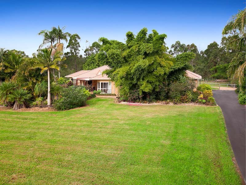 48 Drapers Road, Eatons Hill QLD 4037