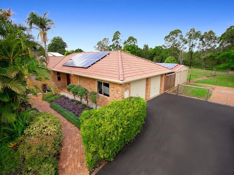 48 Drapers Road, Eatons Hill QLD 4037